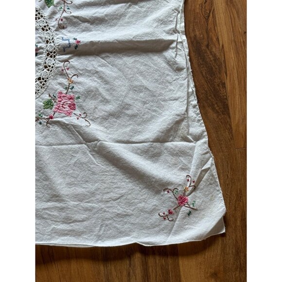 Vintage White Cotton Tablecloth Embroidered Floral Design Crochet Center 30" - Picture 2 of 6